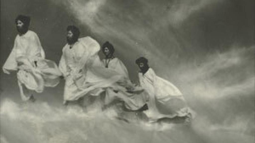 Image: Ortiz Echagüe en el laboratorio africano