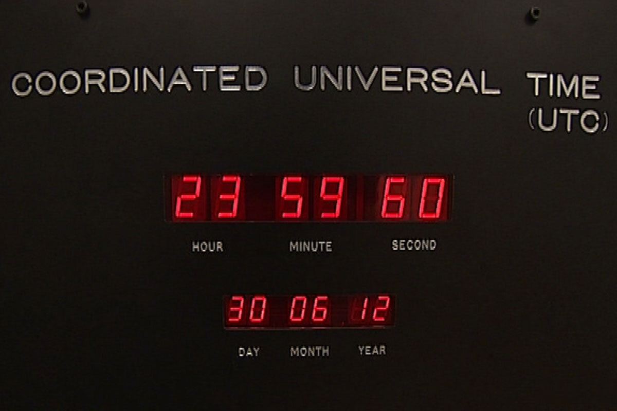 la hora cambiará un segundo 1