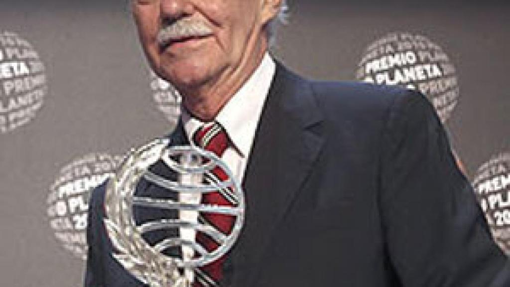 Image: El Planeta recupera su prestigio nombrando ganador a Eduardo Mendoza