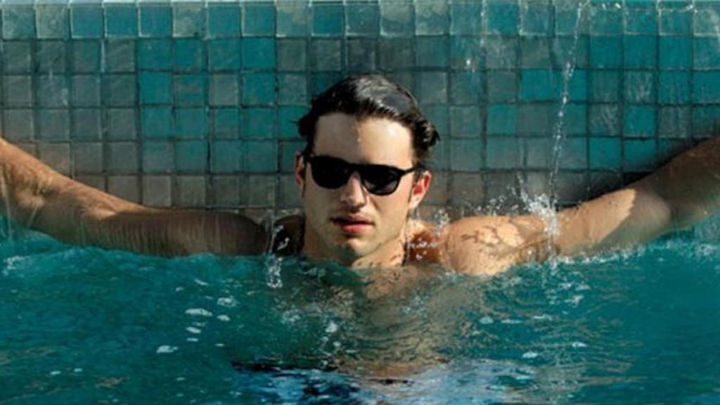 Ashton Kutcher en el cartel de 'American Playboy'