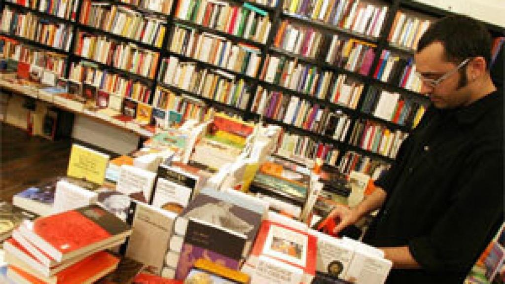 Image: María Dueñas y Ken Follet, los más leídos de la temporada