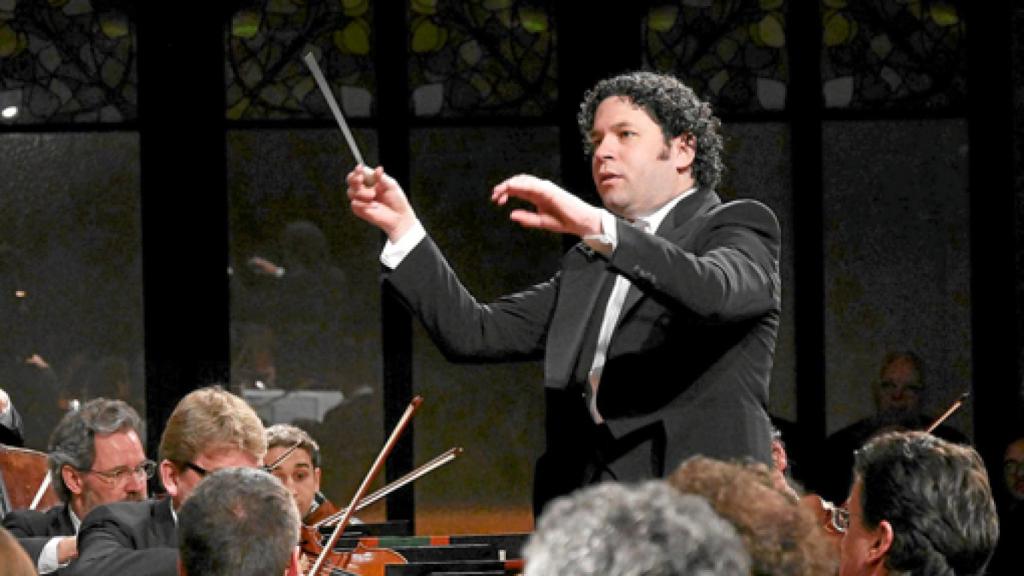 Image: Dudamel tutea a Wagner en España