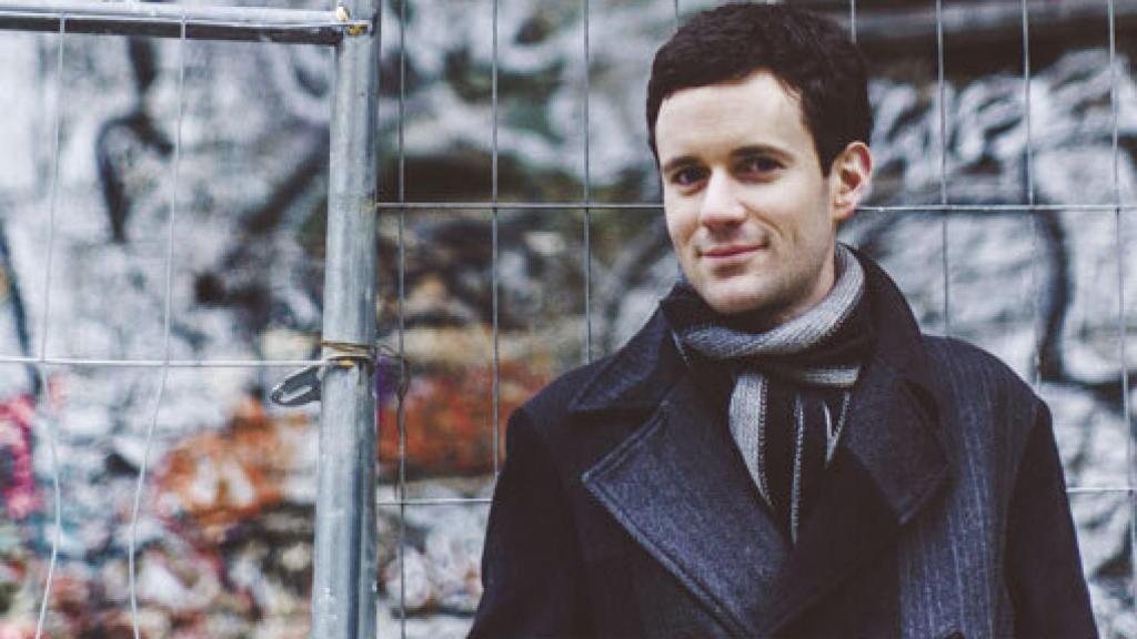 Image: Un hombre al margen