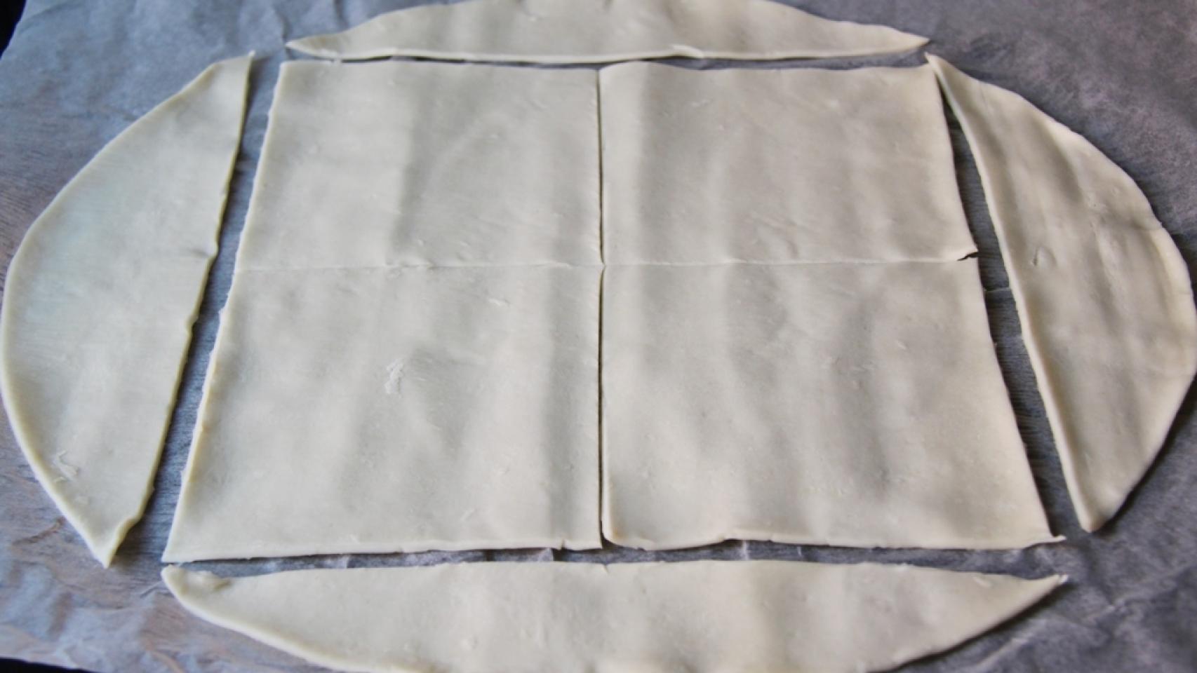 ESTRELLAS DE HOJALDRE CON MERMELADA DE FRESA Y NUECES 01