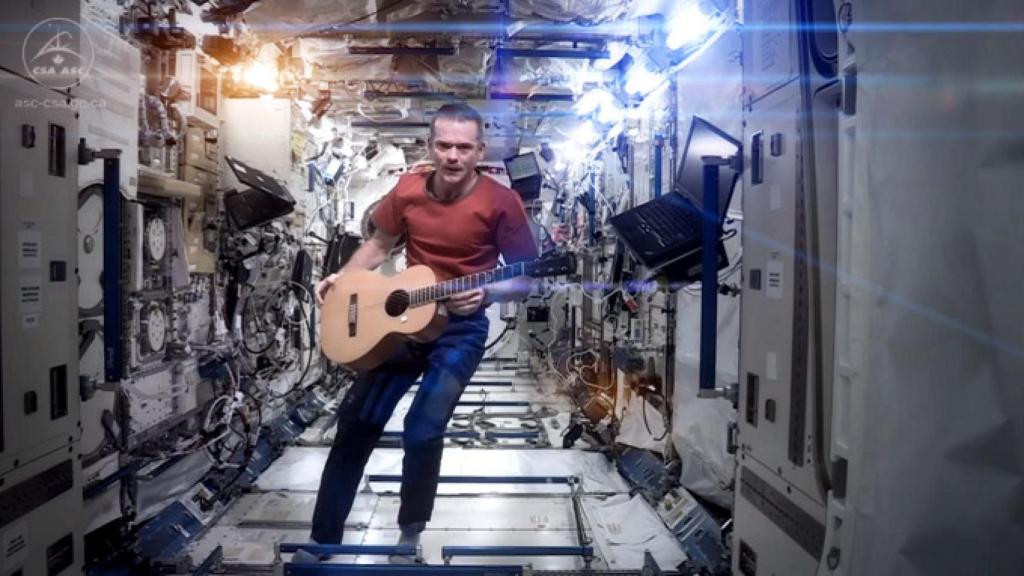 space-oddity-nasa-01