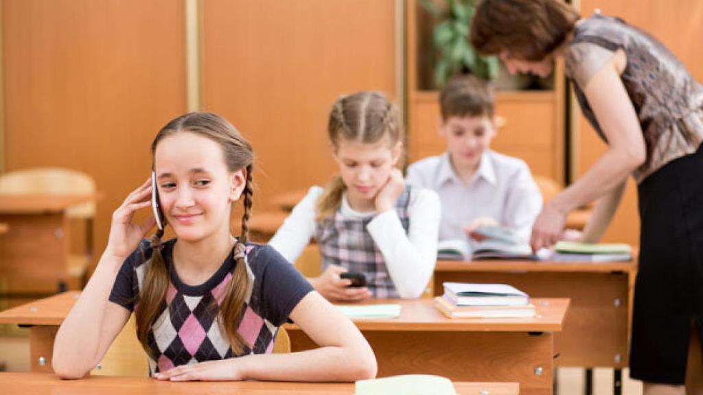 El uso del móvil en menores vinculado al fracaso escolar