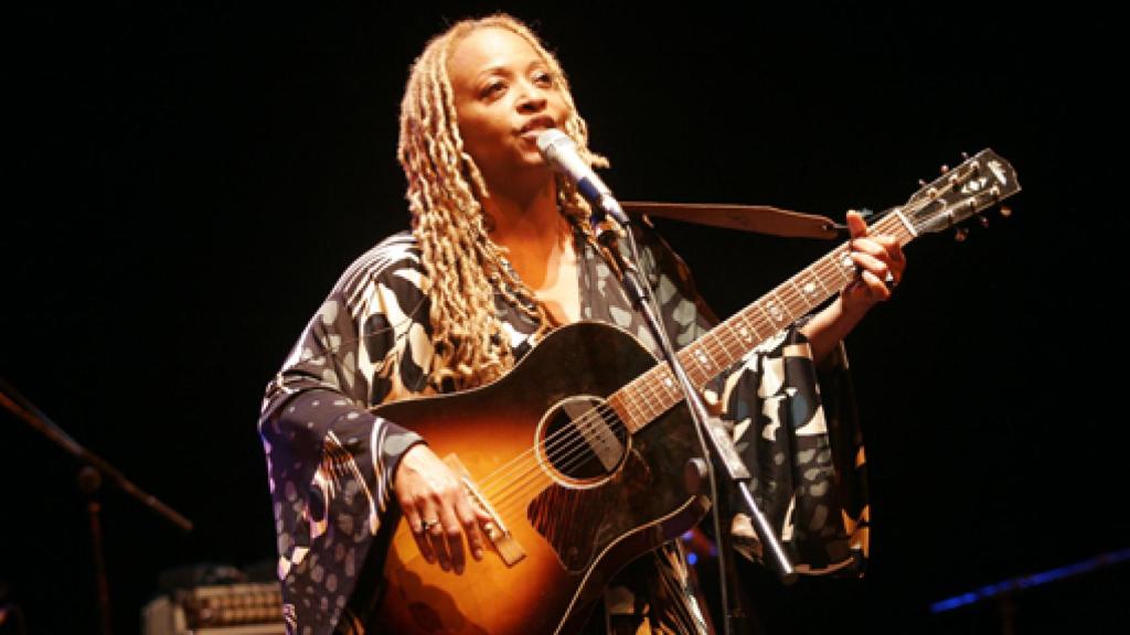 Image: Cassandra Wilson se mira en Billie Holiday