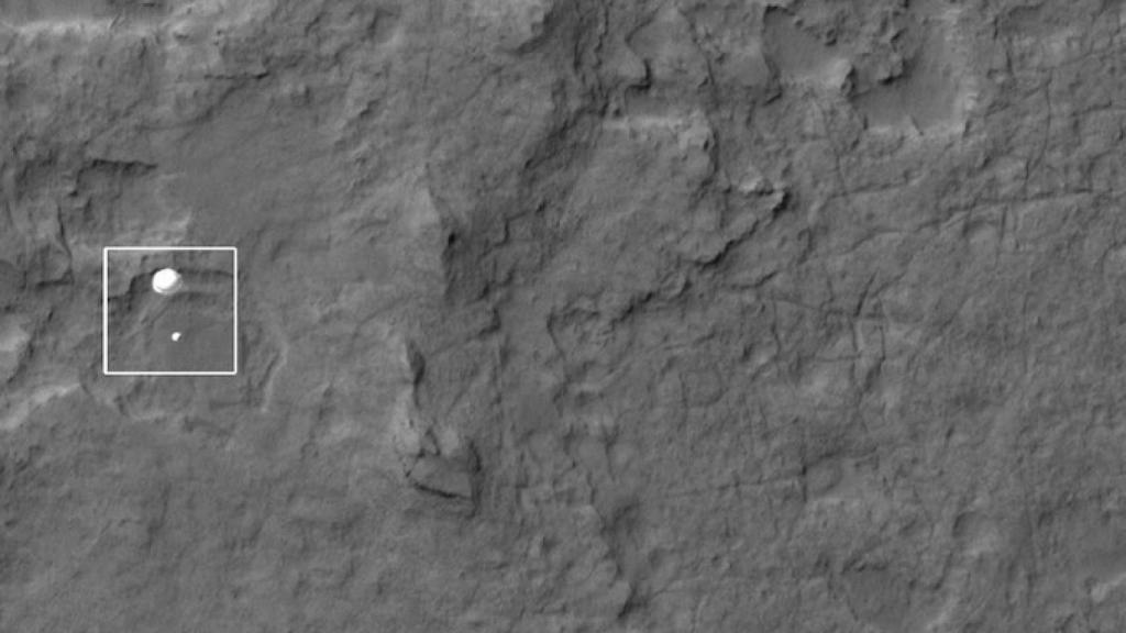 curiosity-aterrizaje-paracaidas-01