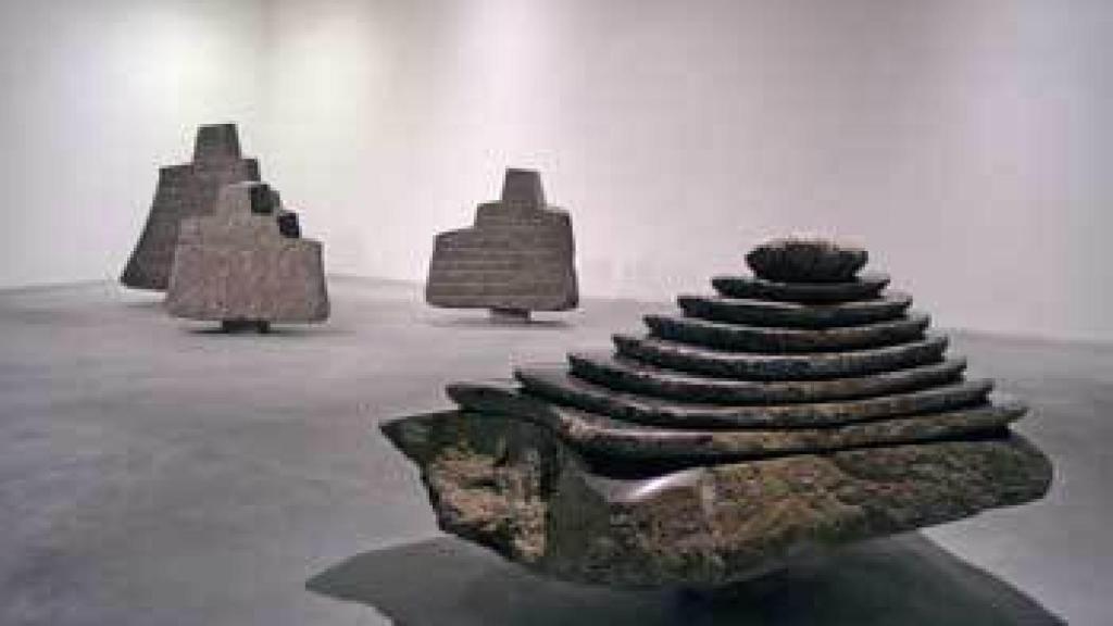 'Campo de arroz', 2007. Al fondo, 'Escalinata', 2007