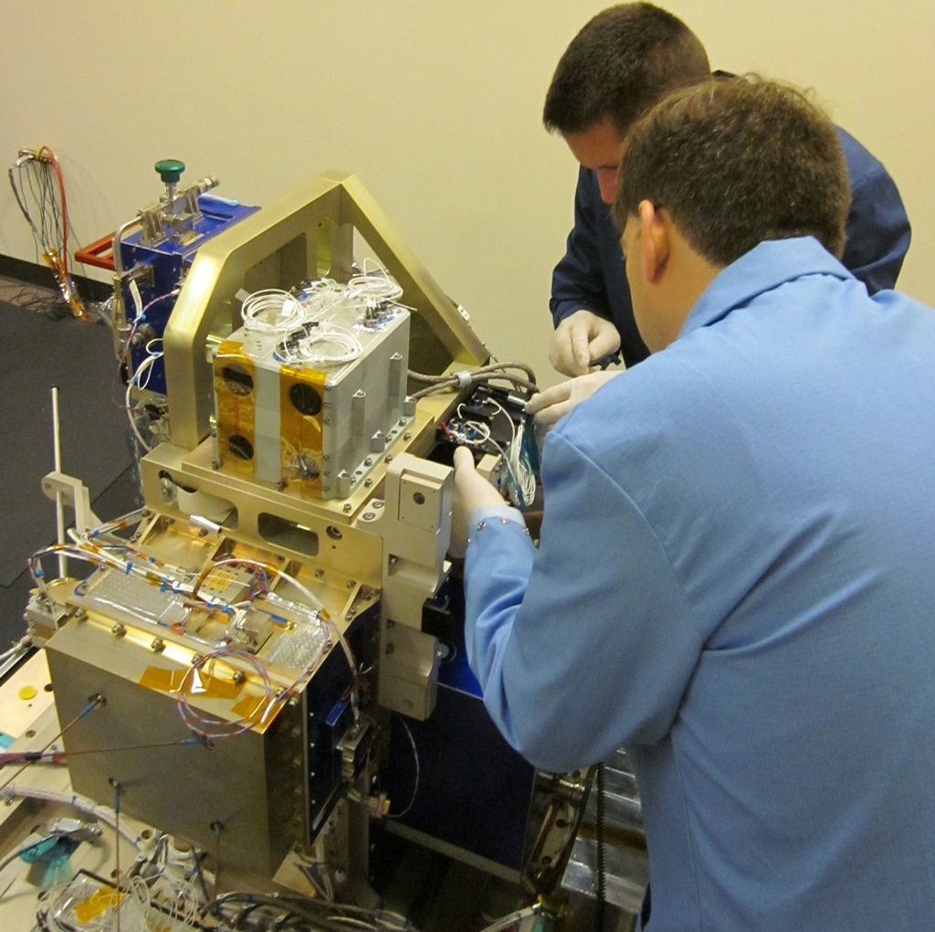 704195main_IMG1935-orig_full