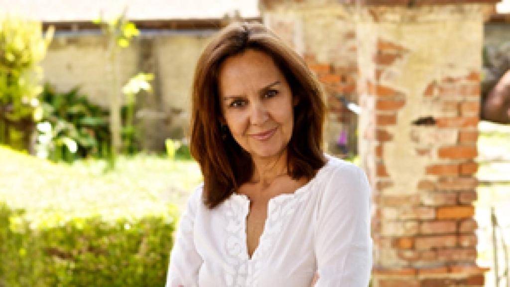 María Dueñas en una misión franciscana en la Alta California, donde transcurre parte de 'Misión olvido'