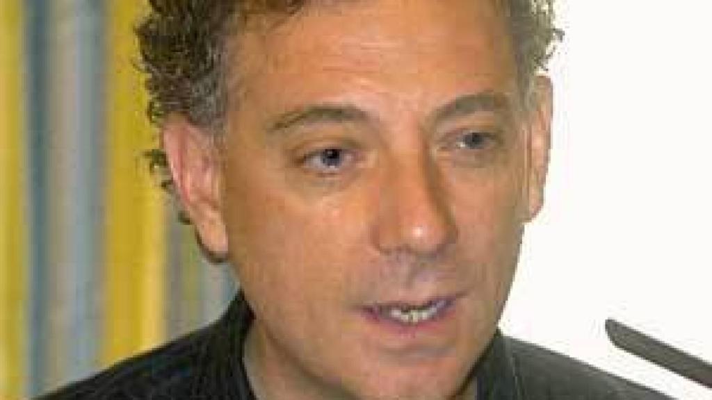 Image: Mestre: Escribo para que la realidad adquiera una súbita cualidad de bien