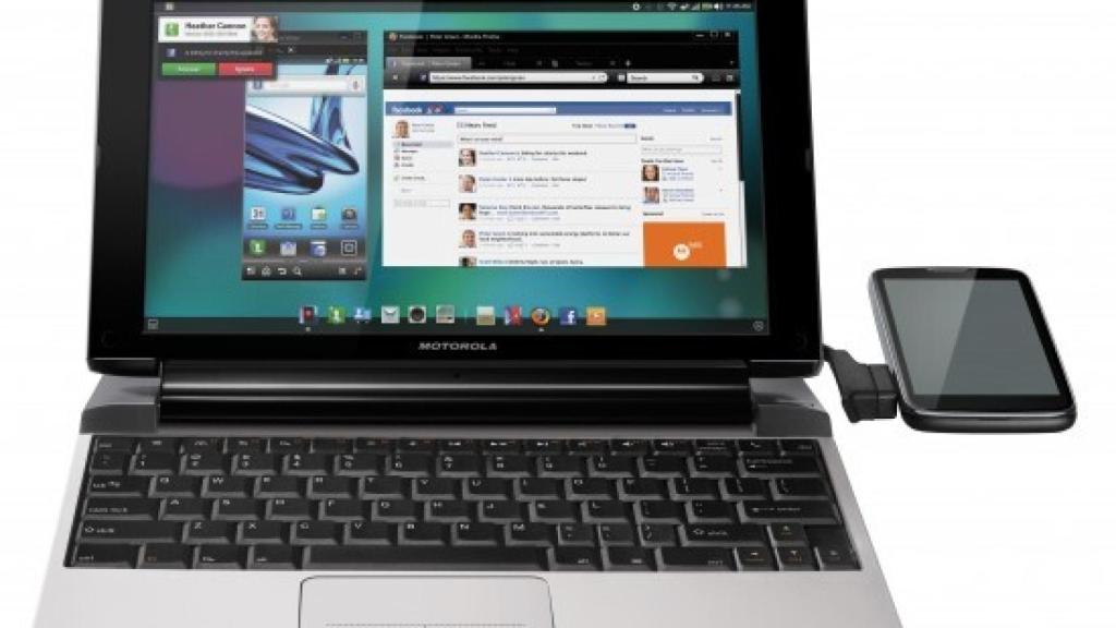 Nuevo Lapdock 100 convierte tu smartphone Motorola en un ordenador portátil