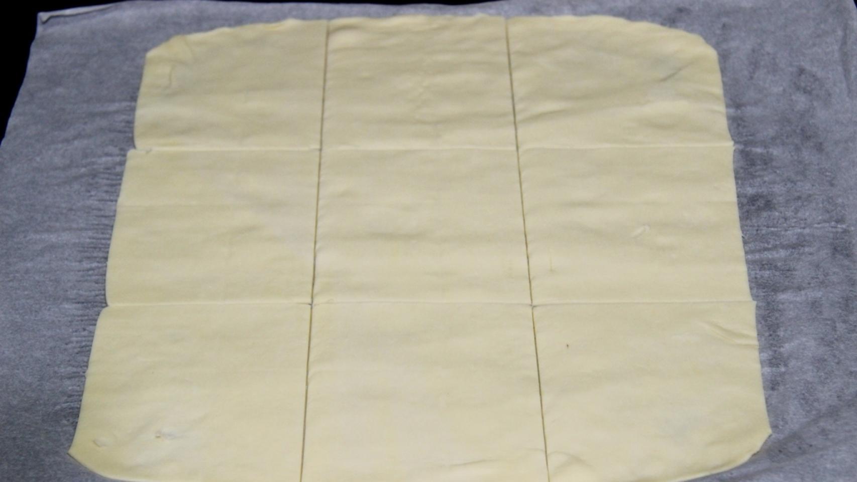 PAQUETITOS DE HOJALDRE CON TRIGUEROS Y BRIE 1