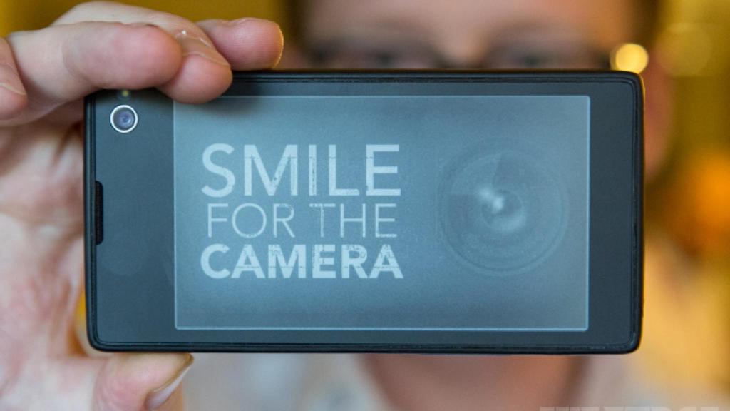 Yotaphone se descubre en el CES con un par de sorpresas bajo el brazo