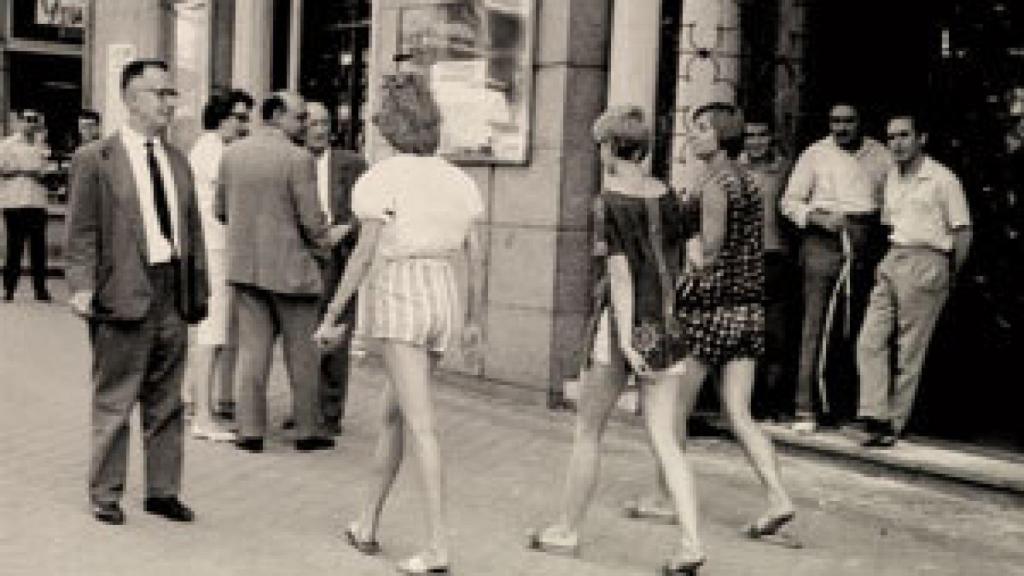 Image: La invasión pacífica. Los turistas y la España de Franco