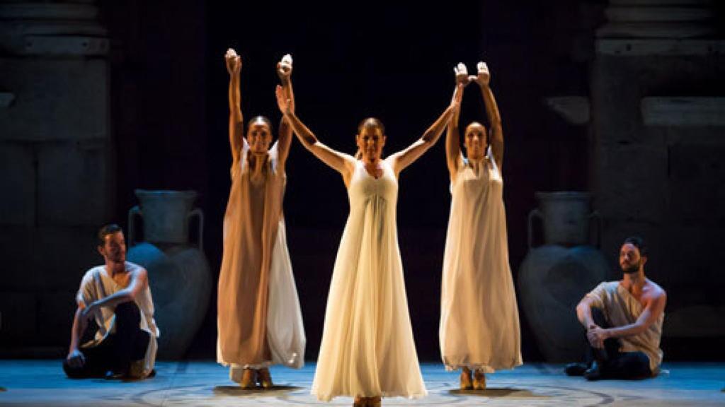 Image: Medusa abre a Sara Baras las puertas del mundo clásico