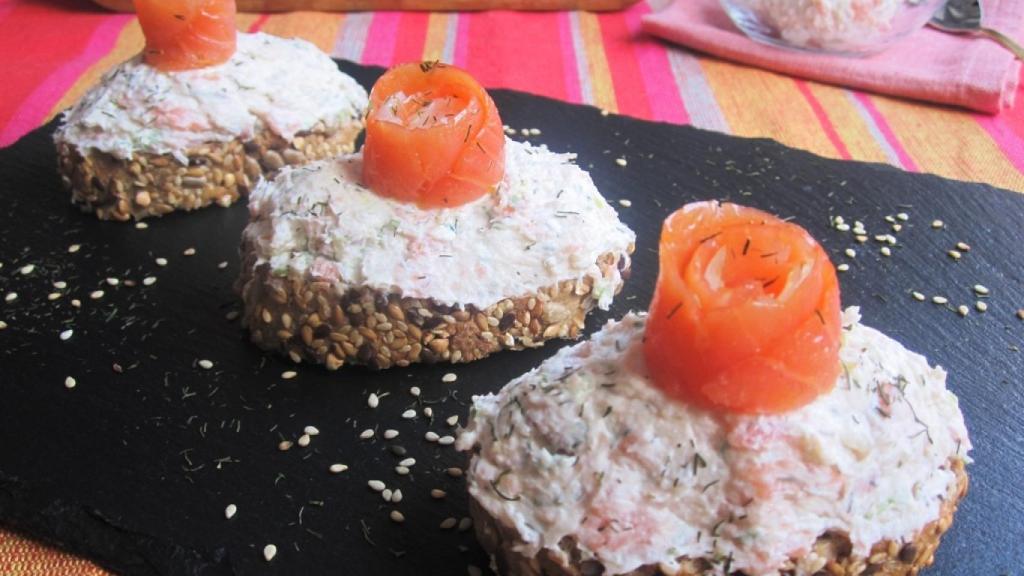 IMG_9008  TOSTA DE BACALAO Y SALMÓN AHUMADOS CON BROTES DE PUERRO 0