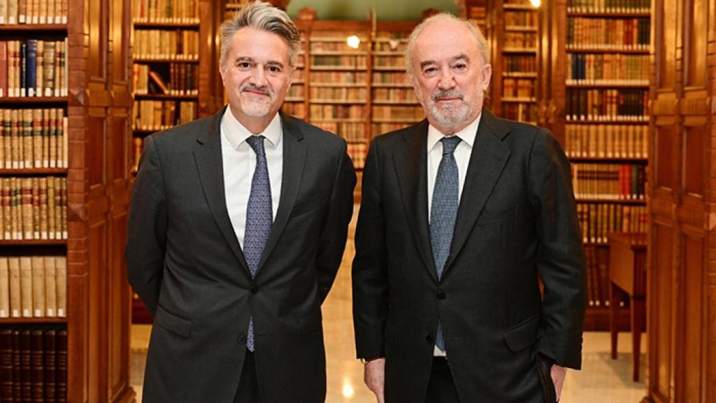 Imagen | La RAE y Microsoft firman un acuerdo para mejorar el español de la inteligencia artificial