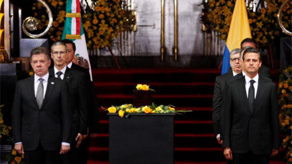 Image: Homenaje entre flores amarillas