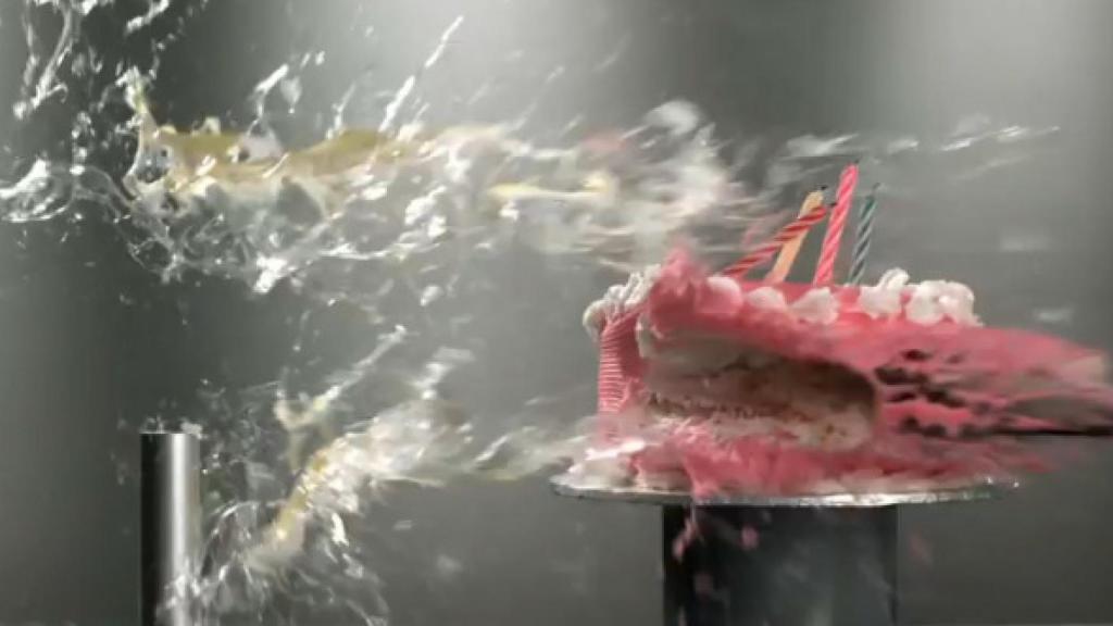 Motorola Razr lanzado como un proyectil: Vídeo promocional