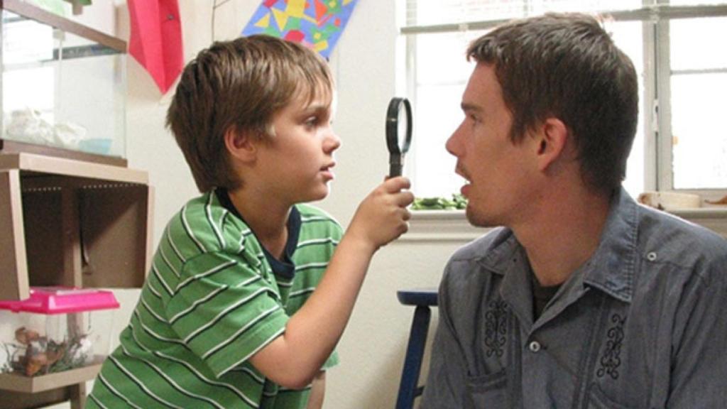 Ellar Coltrane junto a Ethan Hawke en 'Boyhood'