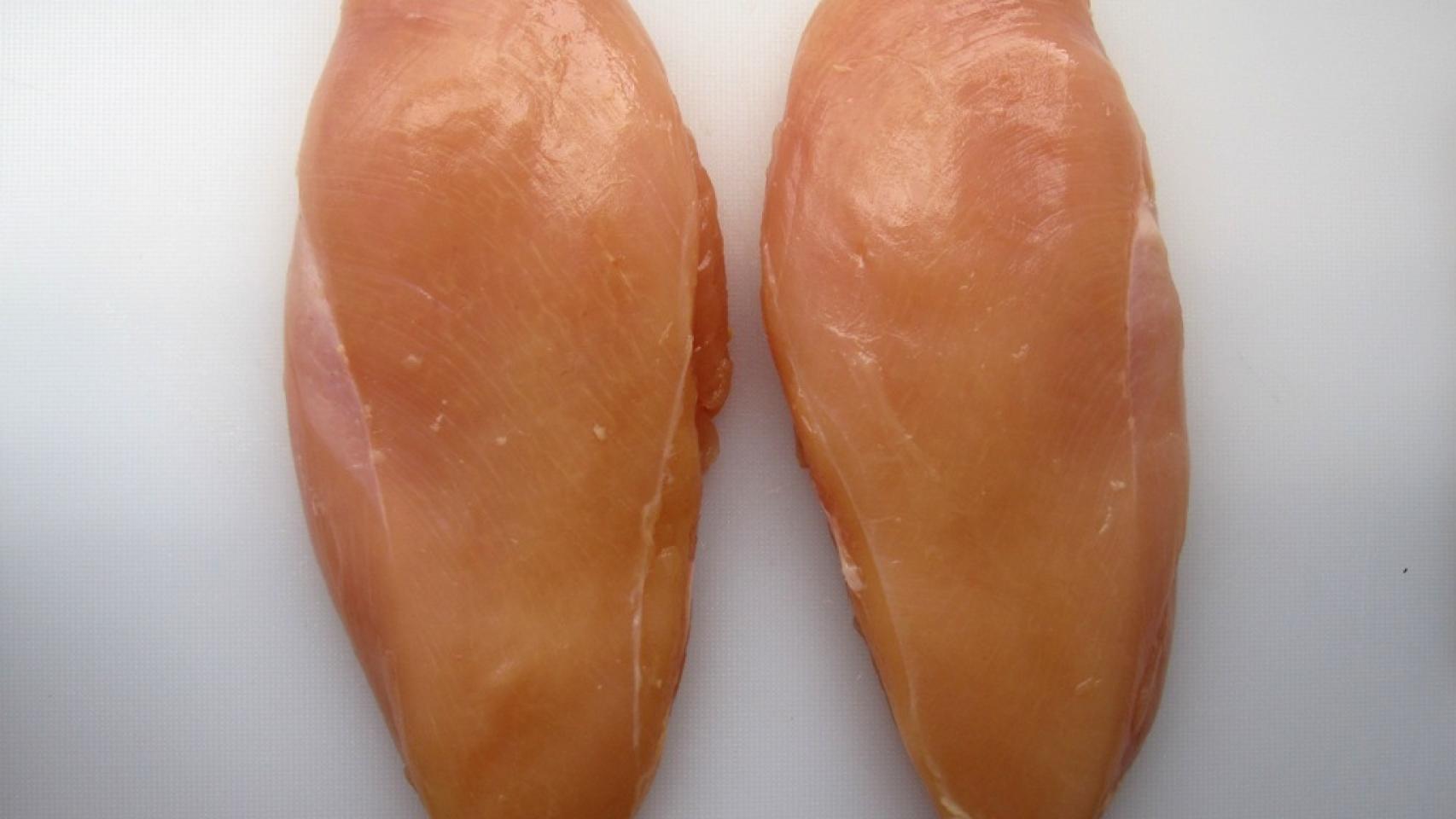 PECHUGA DE POLLO RELLENA AL HORNO, CON PANCETA Y SALSA DE QUESO 1