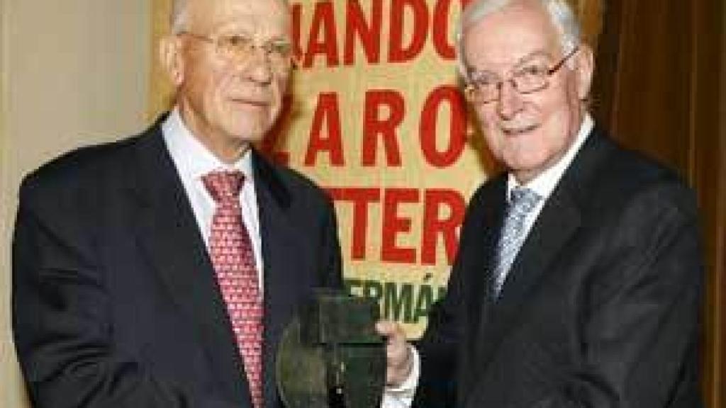 Image: Víctor García de la Concha recibe el III Premio Fernando Lázaro Carreter