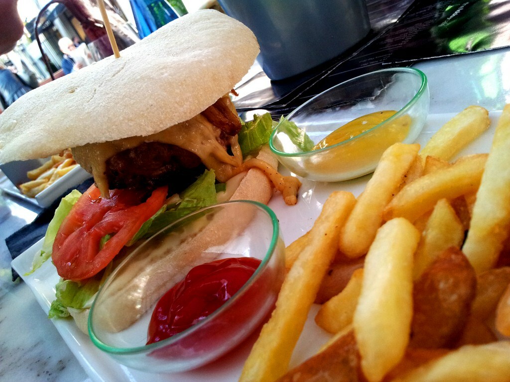 lobby-cafe-rozas-village-05