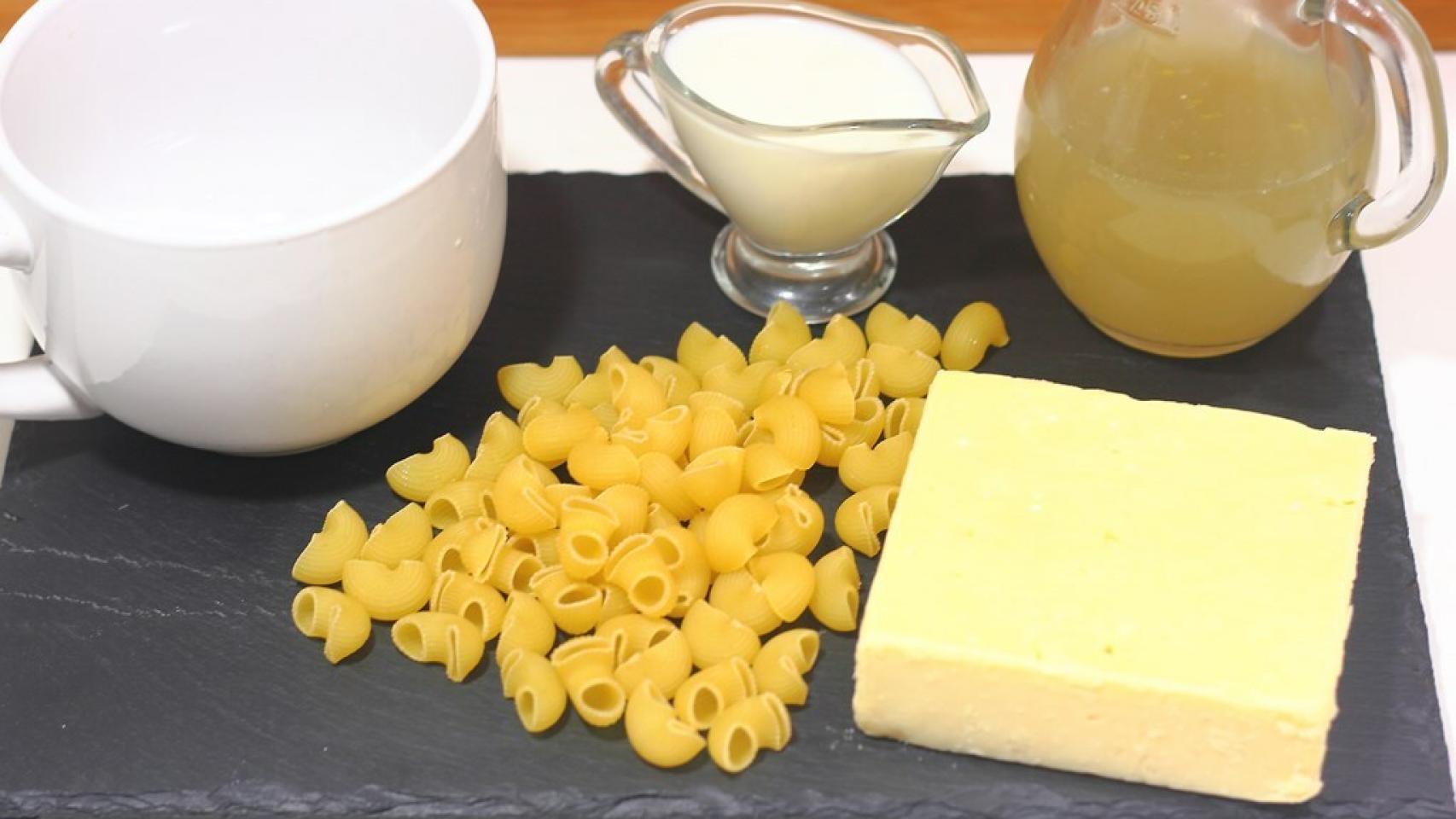 Con cuatro cosas y una taza grande nos hacemos la cena