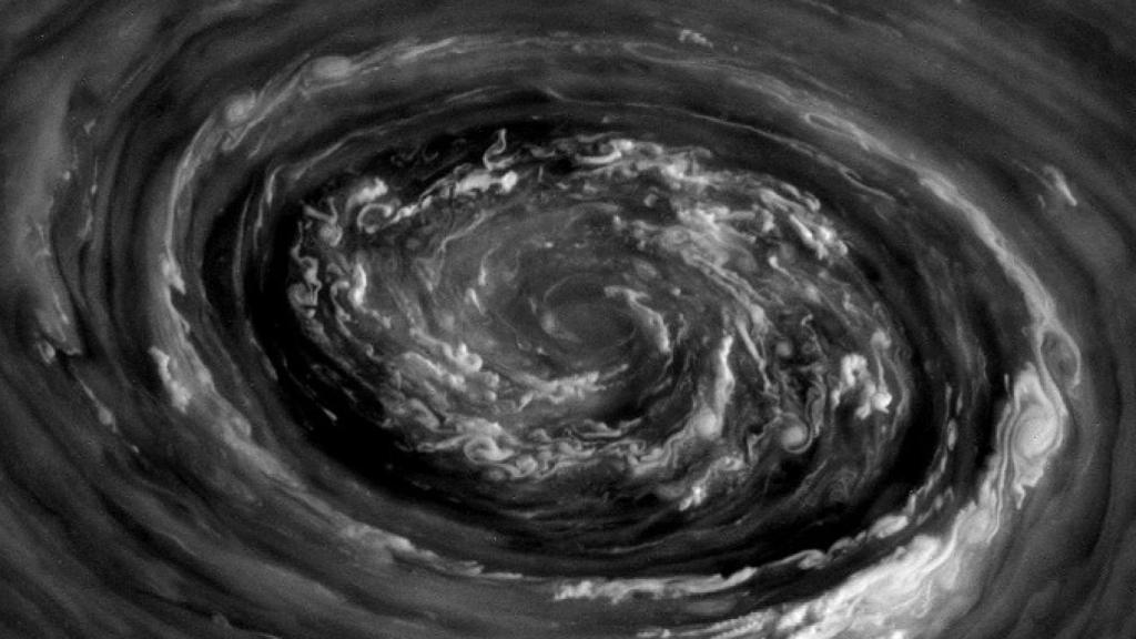 saturno-polo-norte-tormenta-02