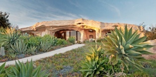 275_flinstoneshouse01