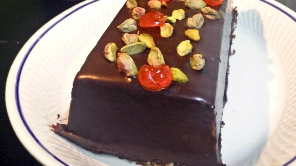 Plum cake de yogur con chocolate y pistachos