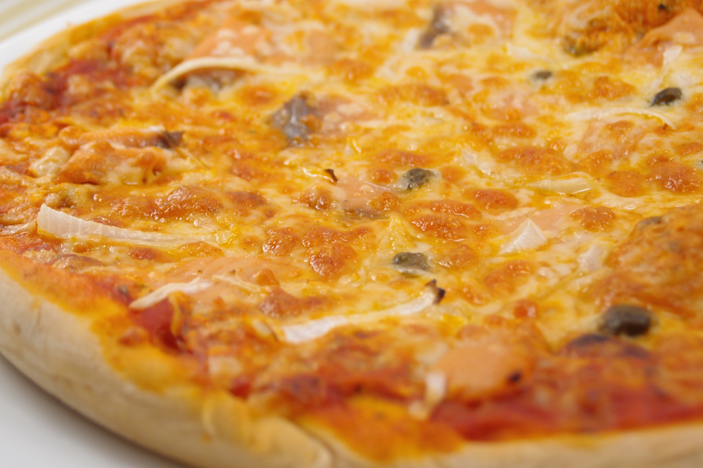 Pizza con salsa de queso