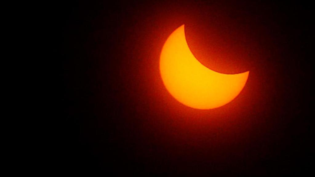 Image: El eclipse solar visto desde Europa y el espacio