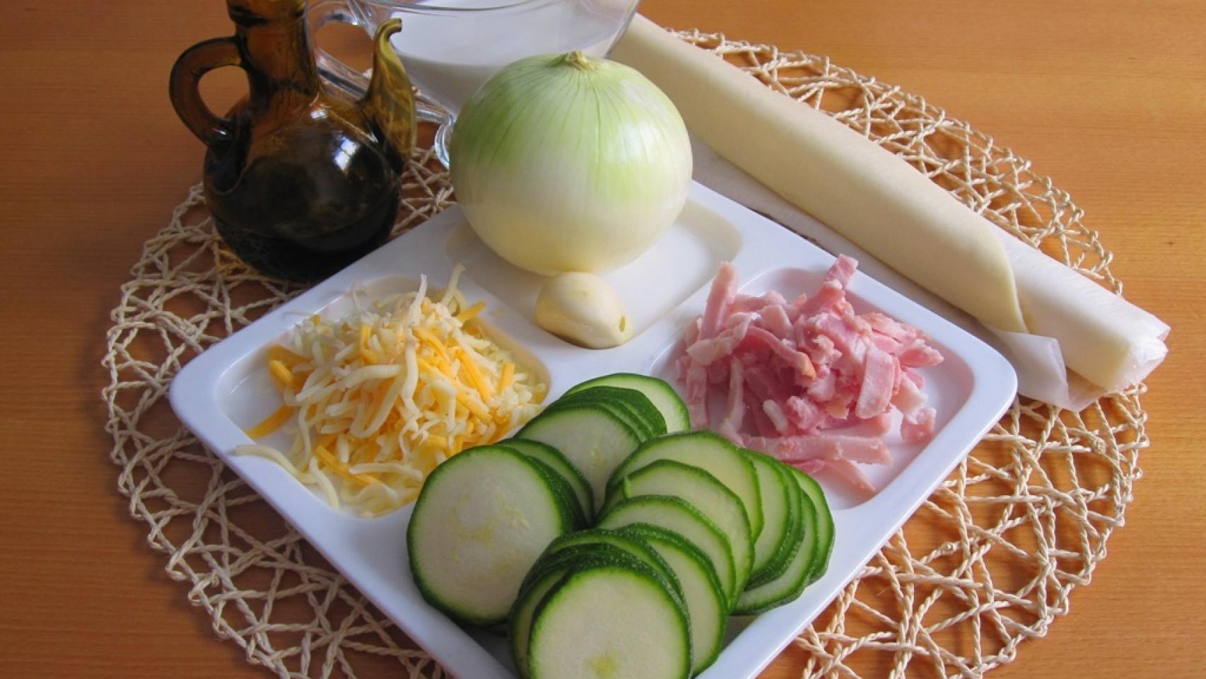 Tarta de calabacín, bacon y cebolla 1