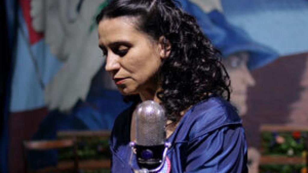 Image: Violeta Parra, antes del disparo