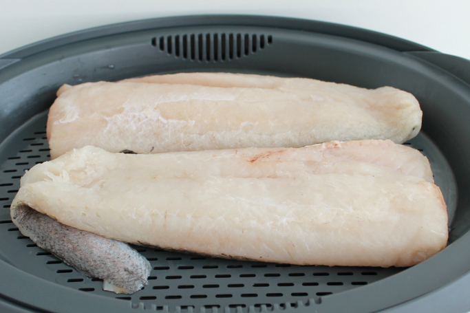 Pescado al vapor con salsa de piquillos_5