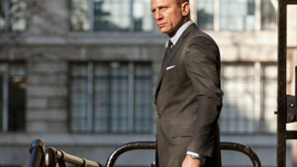 Image: Bond aprende a ser James Bond