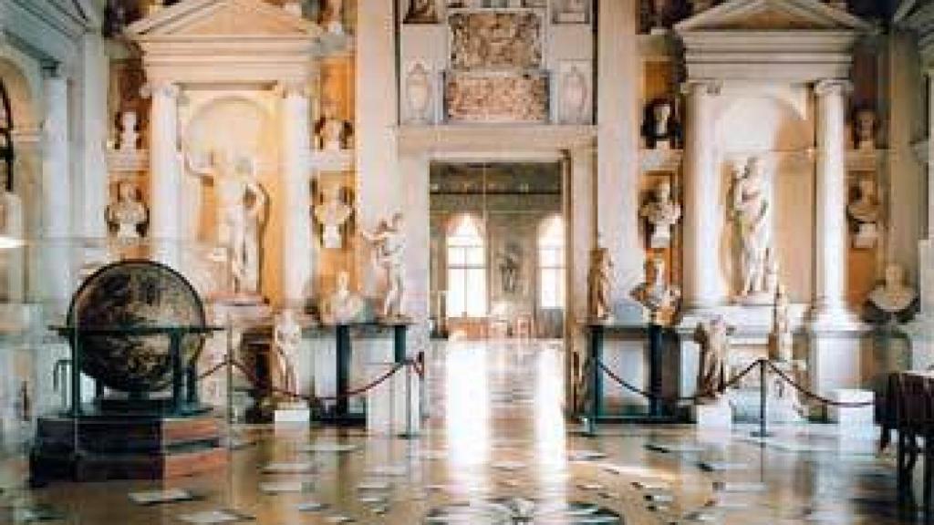 Image: Candida Höfer, interiores del arte