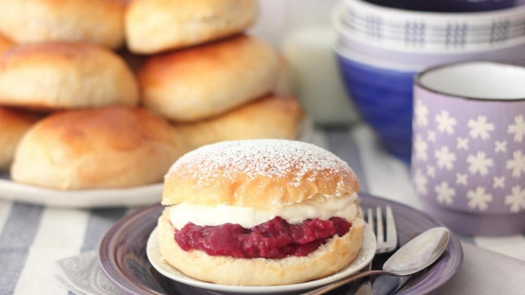Semlor o Bollos suecos de cardamomo