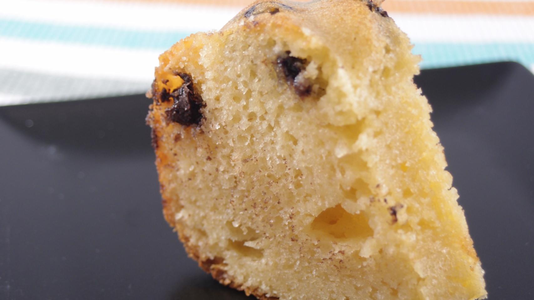 bizcocho de chocolate blanco y dulce de leche