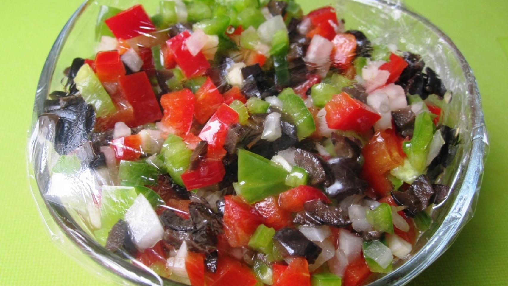 Ensalada de cogollos, pulpo y tomates cherry 1