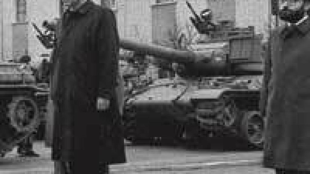 Image: La transición militar. Reflexiones en torno a la reforma democrática de las fuerzas armadas