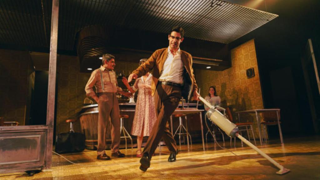 Imagen | 'El bar que se tragó a todos los españoles', de Alfredo Sanzol, mejor obra de teatro de 2021