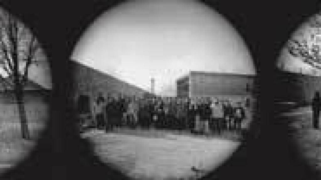 Image: Exhibicionista Rong Rong