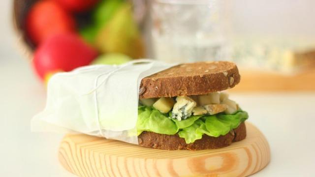 Sándwich de pera y queso azul, receta rápida