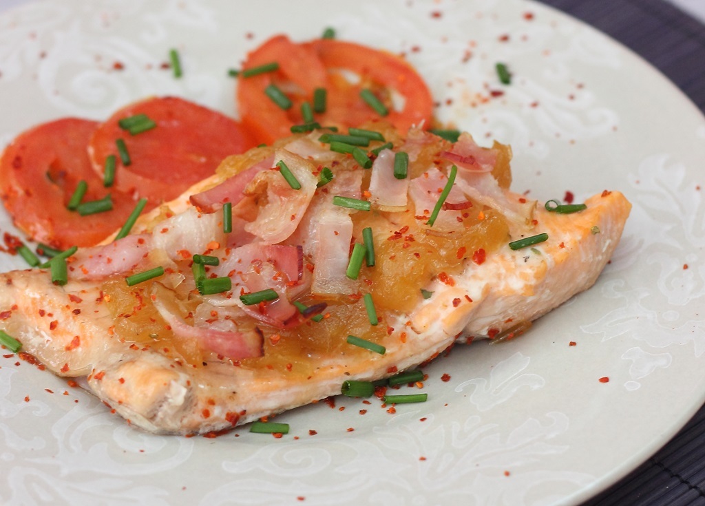 Salmón al horno con bacon
