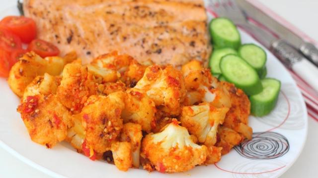 Coliflor con queso y pimientos
