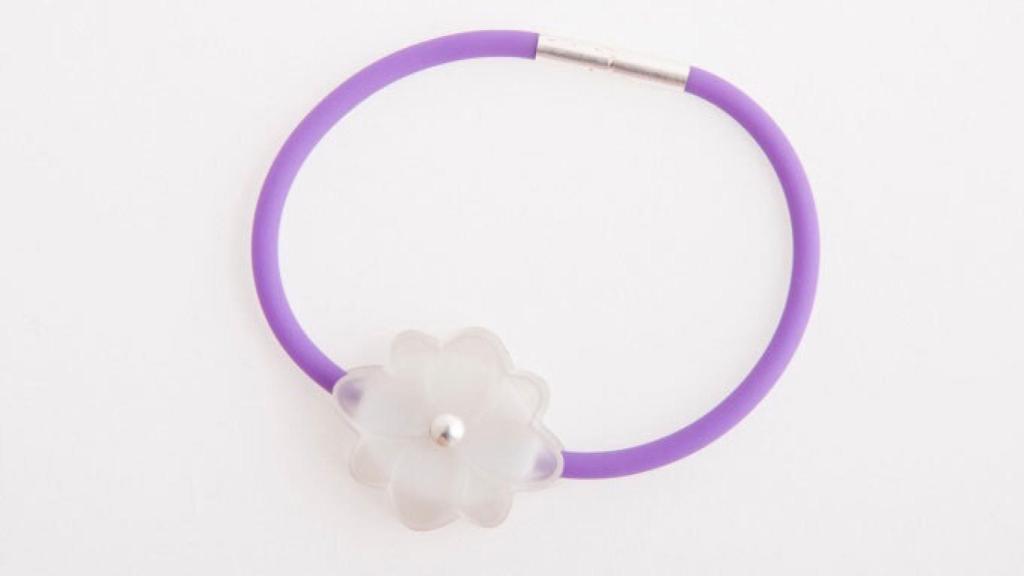 Jewelbots: Las pulseras de amistad programables para que las niñas se interesen por la programación